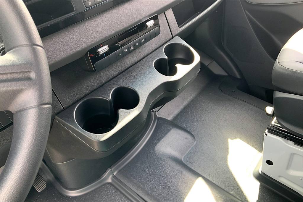 Thumbnail: 2025 Mercedes-Benz Sprinter - 19