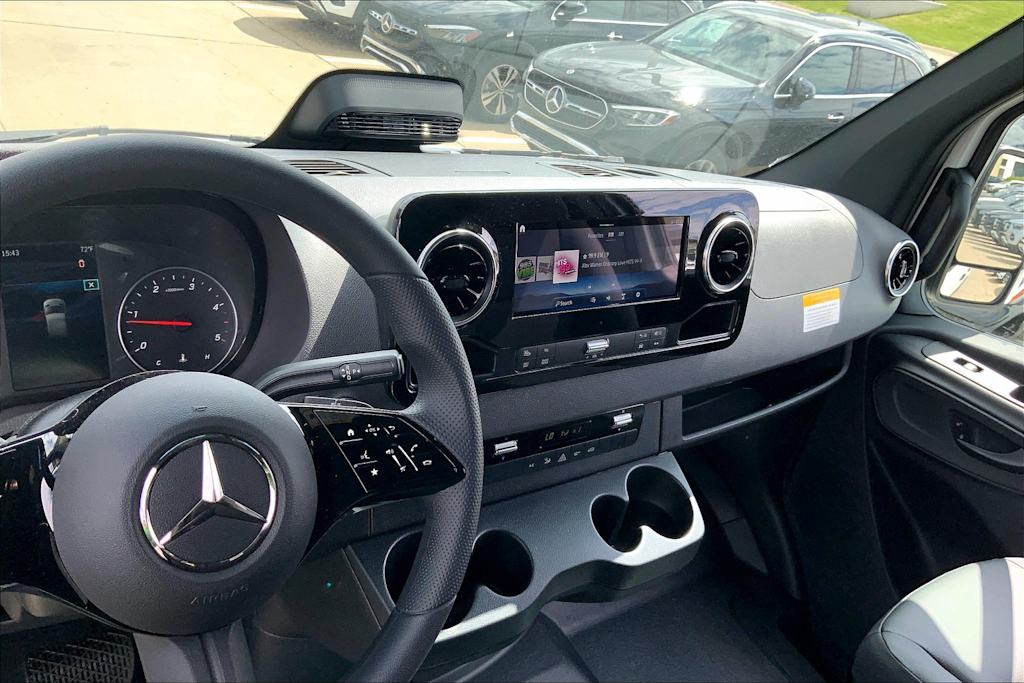 Thumbnail: 2025 Mercedes-Benz Sprinter - 14