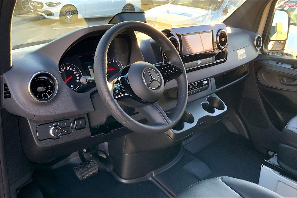Thumbnail: 2025 Mercedes-Benz Sprinter - 2