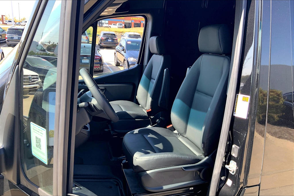 Thumbnail: 2025 Mercedes-Benz Sprinter - 12
