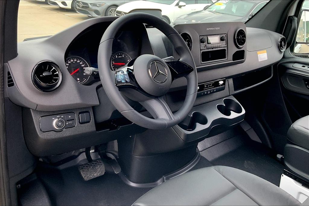 Thumbnail: 2025 Mercedes-Benz Sprinter - 2