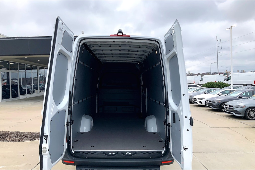 Thumbnail: 2025 Mercedes-Benz Sprinter - 19