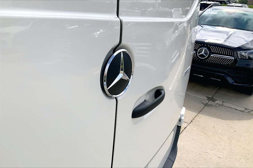 Thumbnail: 2025 Mercedes-Benz Sprinter - 11