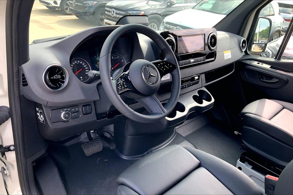 Thumbnail: 2025 Mercedes-Benz Sprinter - 2