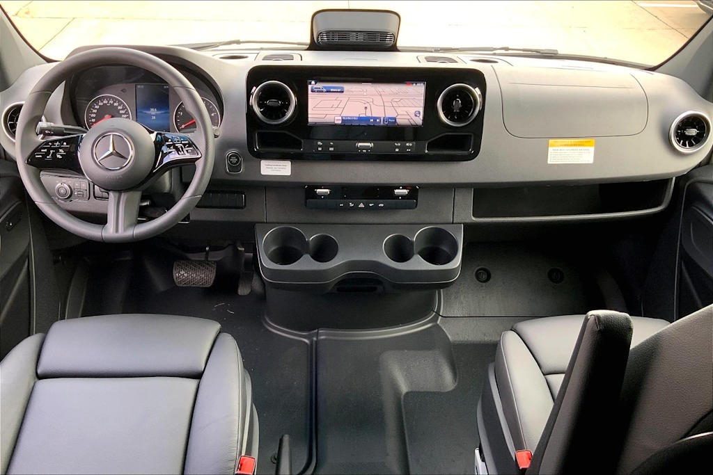 Thumbnail: 2025 Mercedes-Benz Sprinter - 9