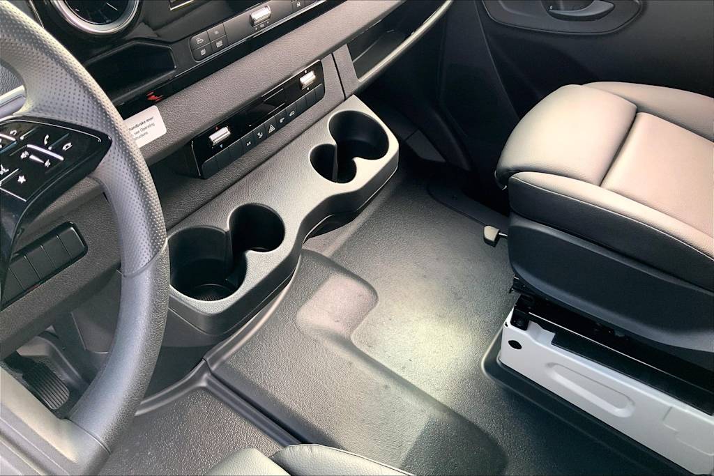 Thumbnail: 2025 Mercedes-Benz Sprinter - 18