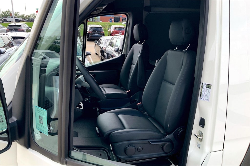 Thumbnail: 2025 Mercedes-Benz Sprinter - 12