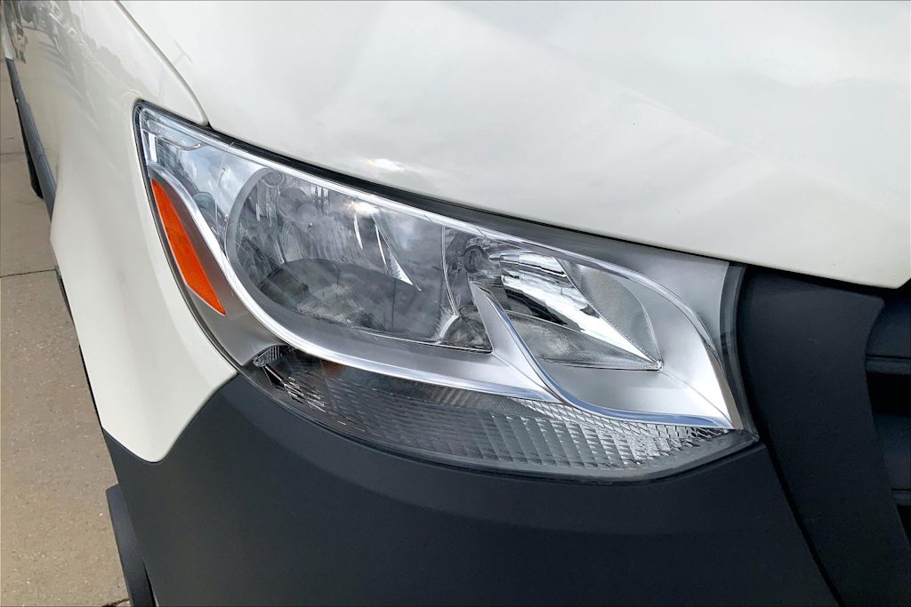 Thumbnail: 2025 Mercedes-Benz Sprinter - 21