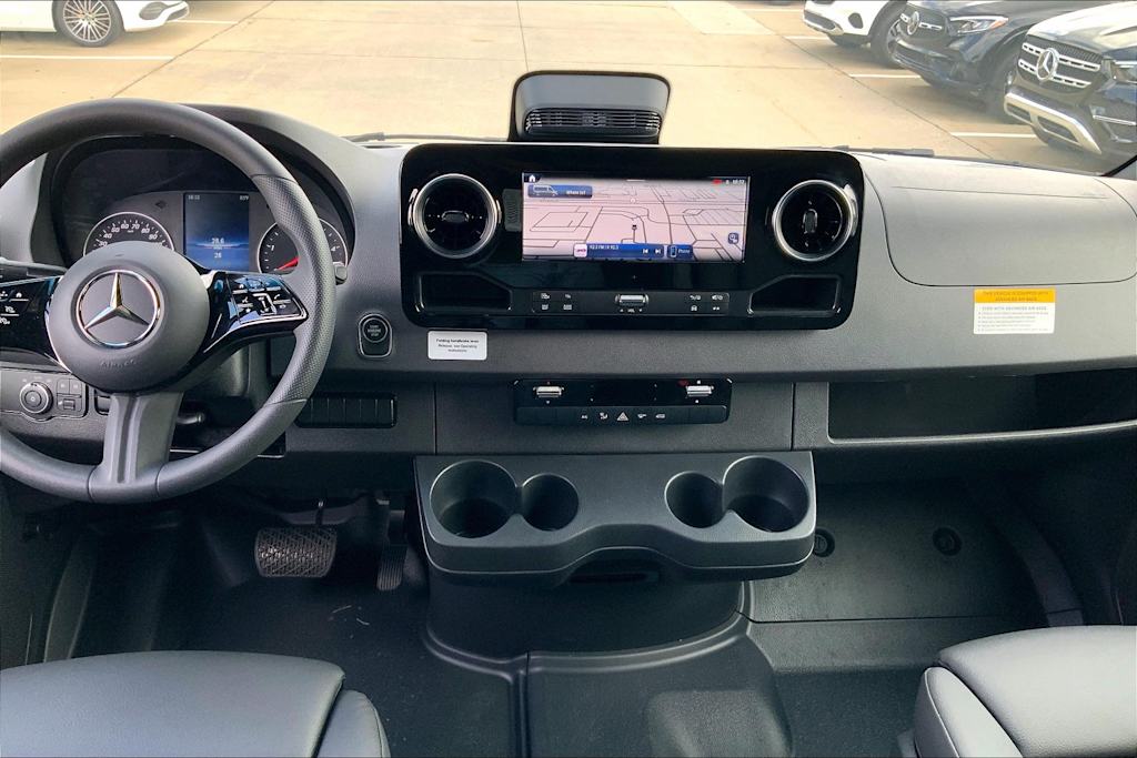 Thumbnail: 2025 Mercedes-Benz Sprinter - 14