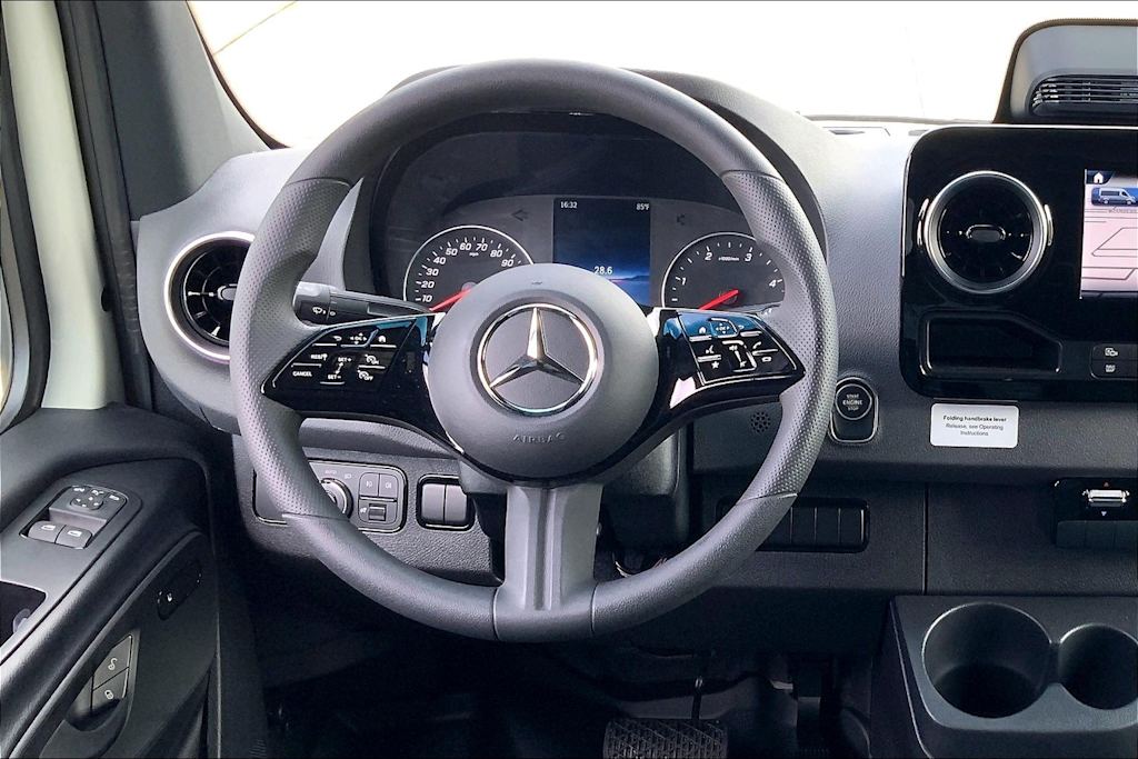 Thumbnail: 2025 Mercedes-Benz Sprinter - 13