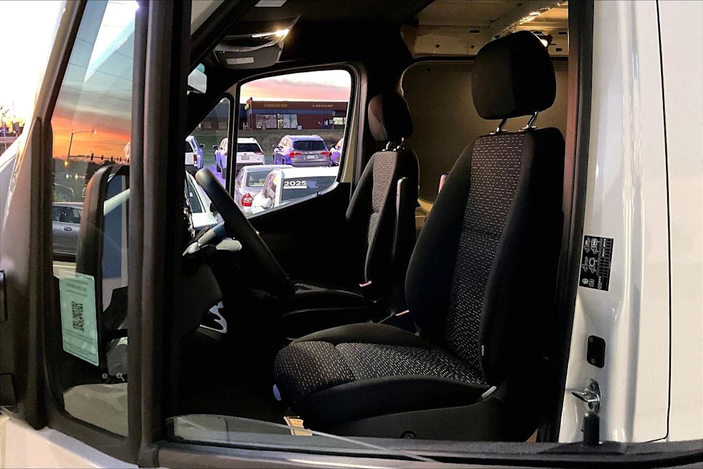 Thumbnail: 2025 Mercedes-Benz Sprinter - 13