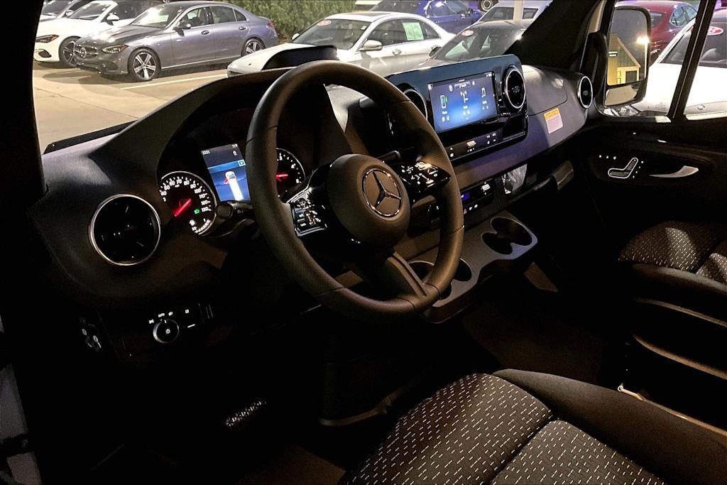 Thumbnail: 2025 Mercedes-Benz Sprinter - 2