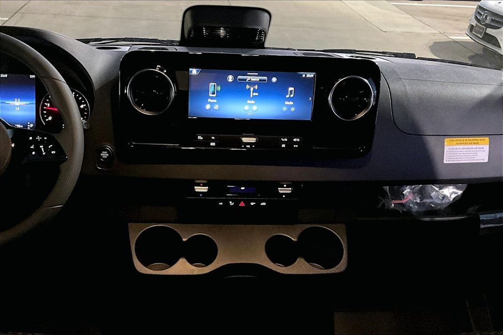 Thumbnail: 2025 Mercedes-Benz Sprinter - 16