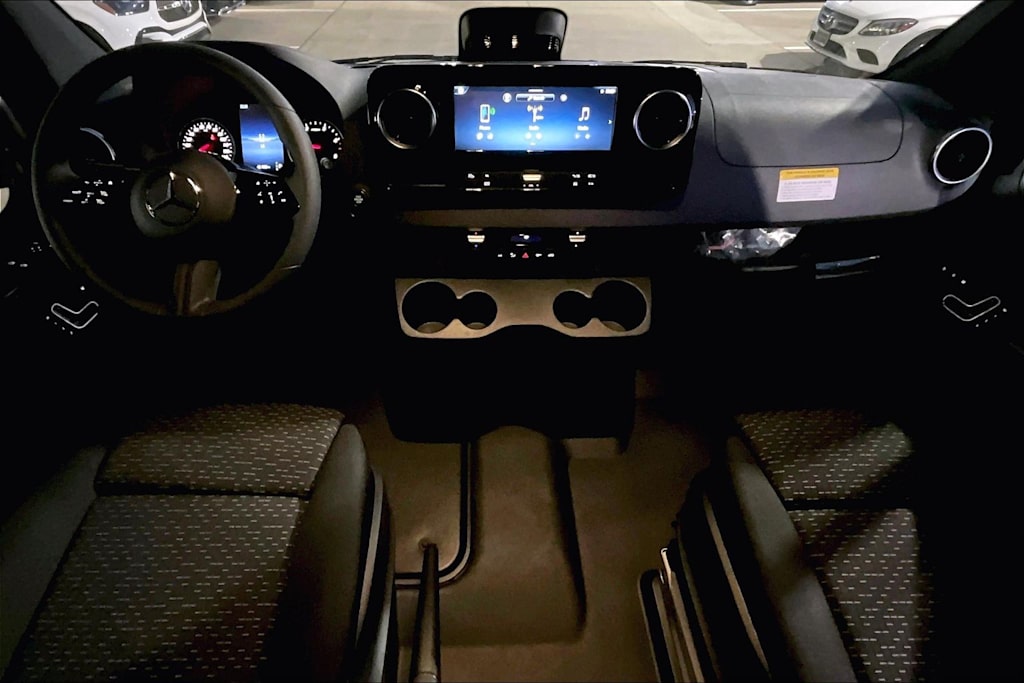 Thumbnail: 2025 Mercedes-Benz Sprinter - 10