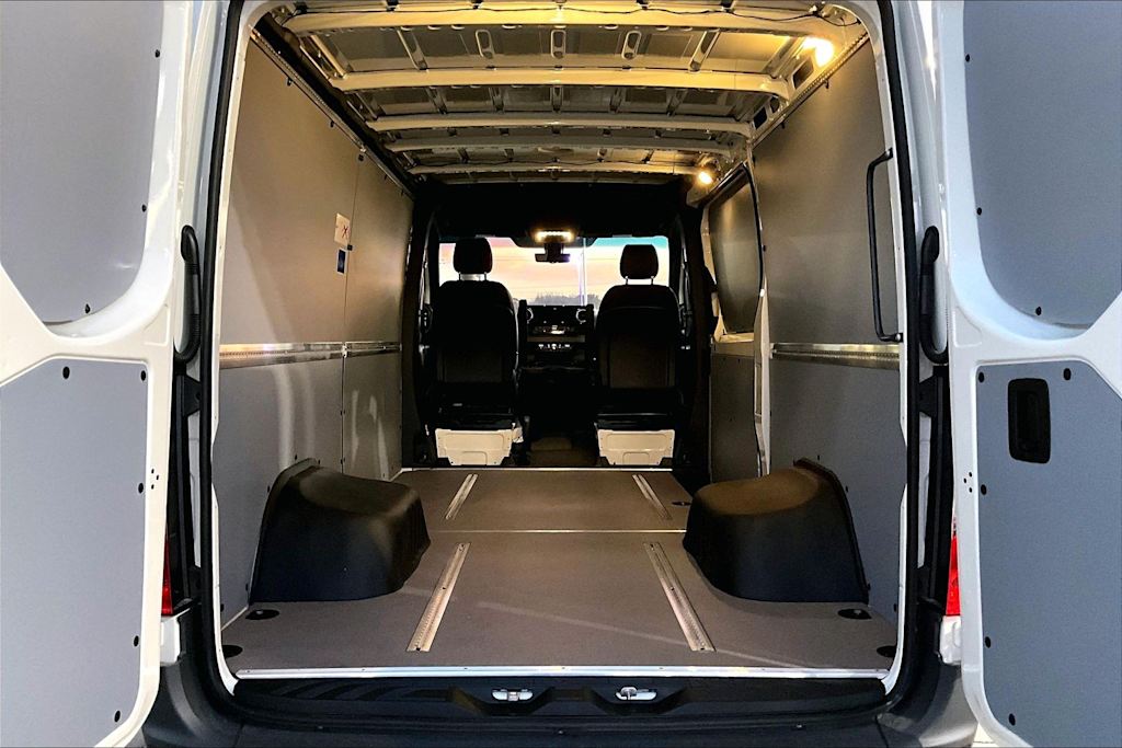 Thumbnail: 2025 Mercedes-Benz Sprinter - 18