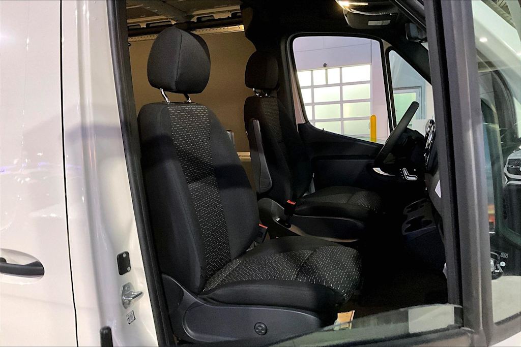 Thumbnail: 2025 Mercedes-Benz Sprinter - 12