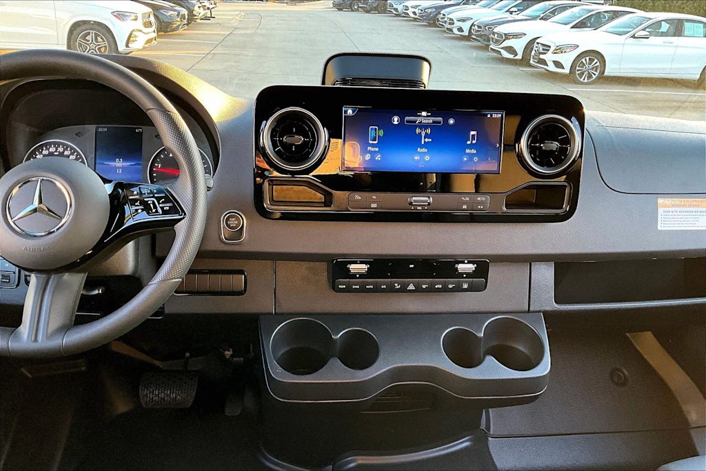 Thumbnail: 2025 Mercedes-Benz Sprinter - 14