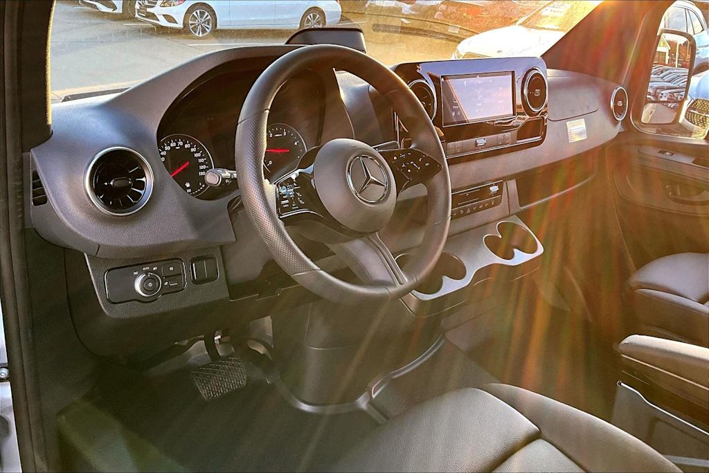 Thumbnail: 2025 Mercedes-Benz Sprinter - 2