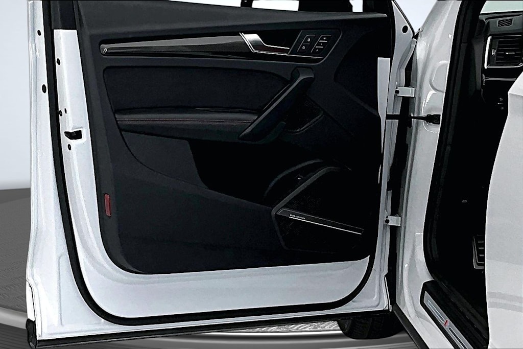 Thumbnail: 2024 Audi SQ5 - 24