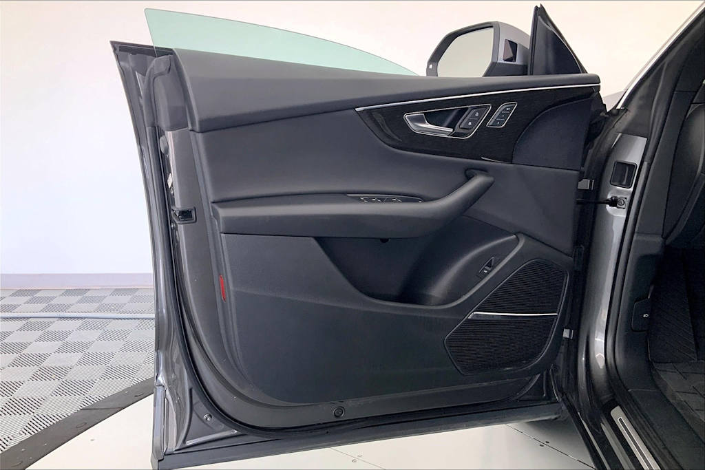 Thumbnail: 2019 Audi Q8 - 22