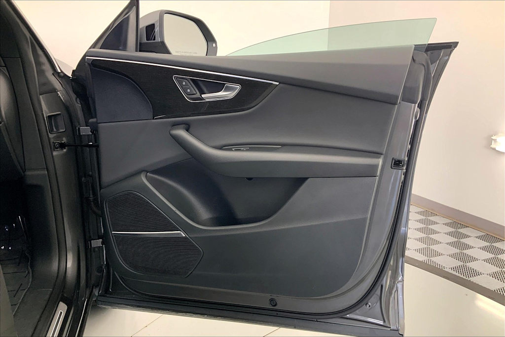 Thumbnail: 2019 Audi Q8 - 23