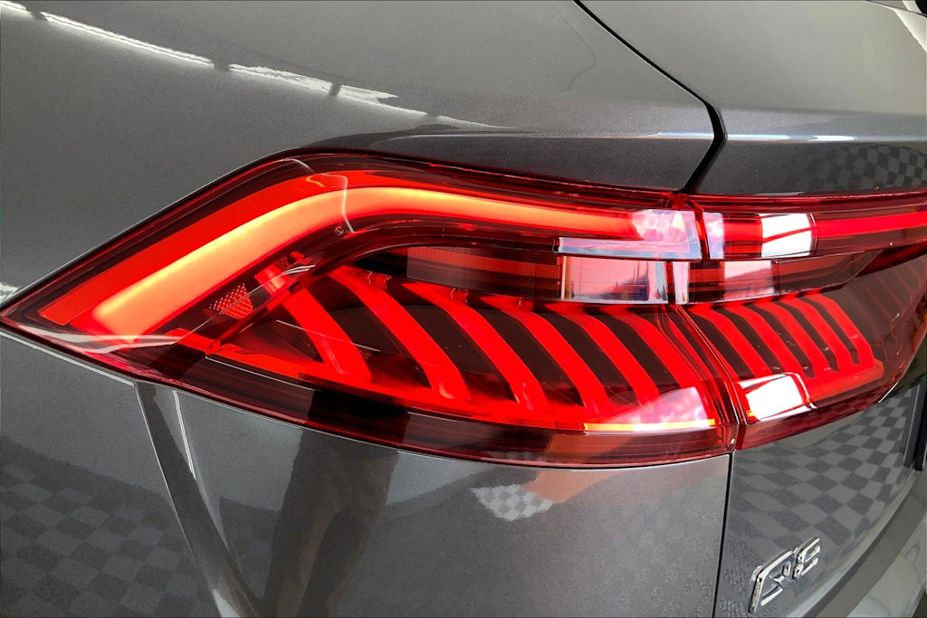 Thumbnail: 2019 Audi Q8 - 24