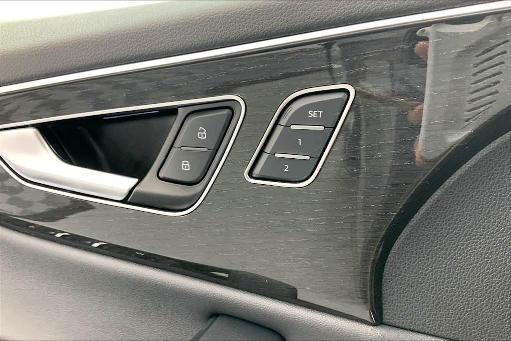 Thumbnail: 2019 Audi Q8 - 26