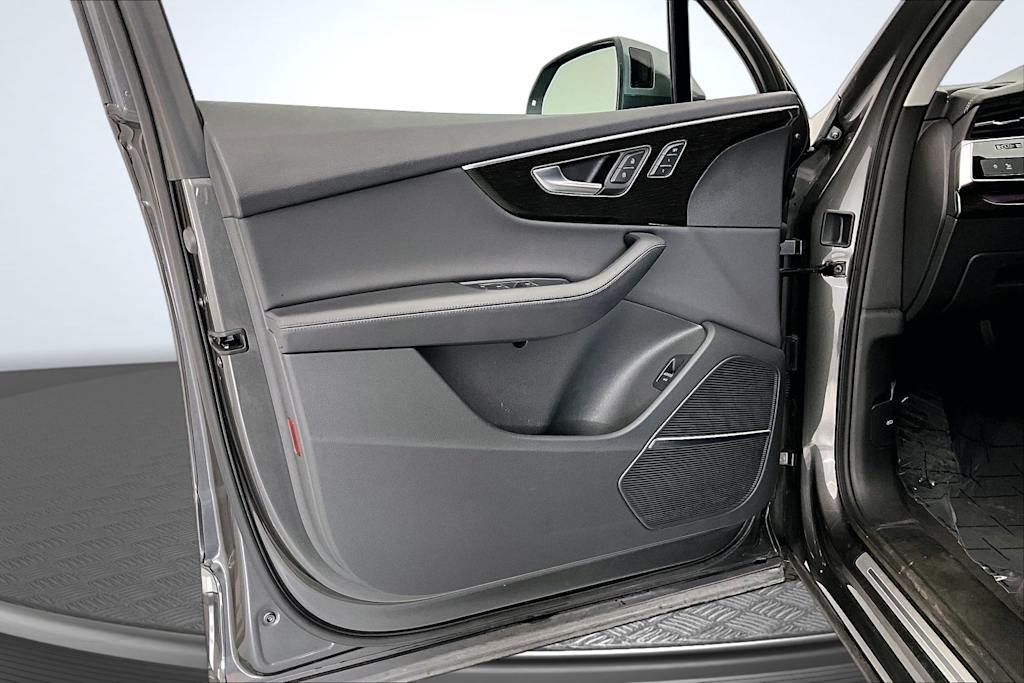 Thumbnail: 2024 Audi Q7 - 24