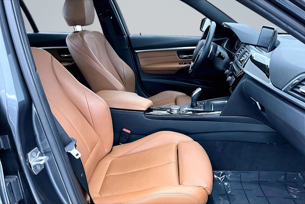 Thumbnail: 2016 BMW 3 Series - 12