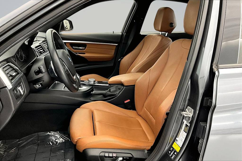 Thumbnail: 2016 BMW 3 Series - 11