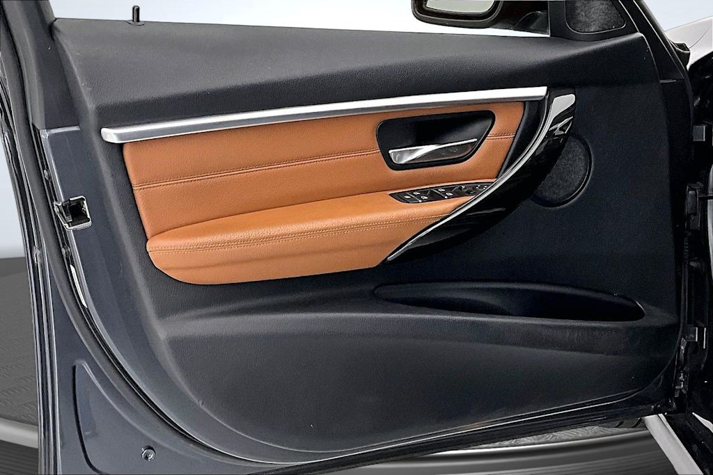 Thumbnail: 2016 BMW 3 Series - 24
