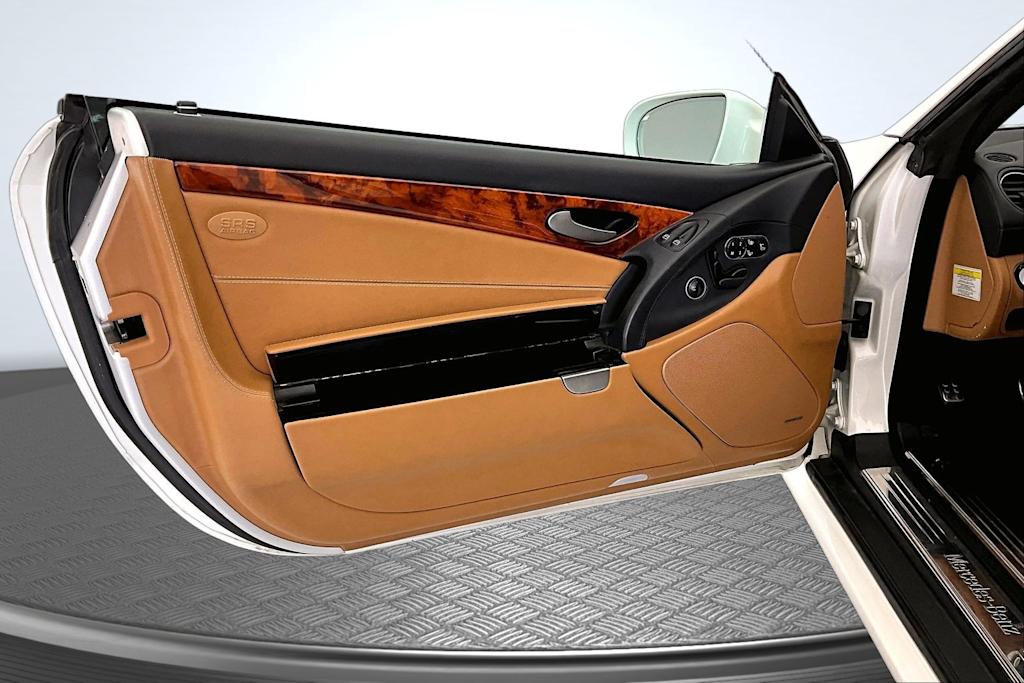 Thumbnail: 2011 Mercedes-Benz SL-Class - 22