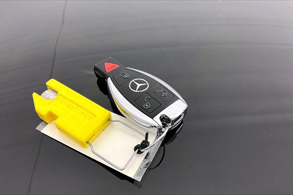 Thumbnail: 2011 Mercedes-Benz SL-Class - 17
