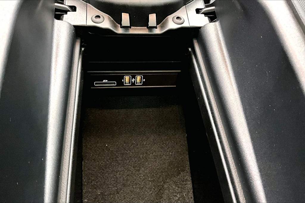 Thumbnail: 2020 Mercedes-Benz E-Class - 28