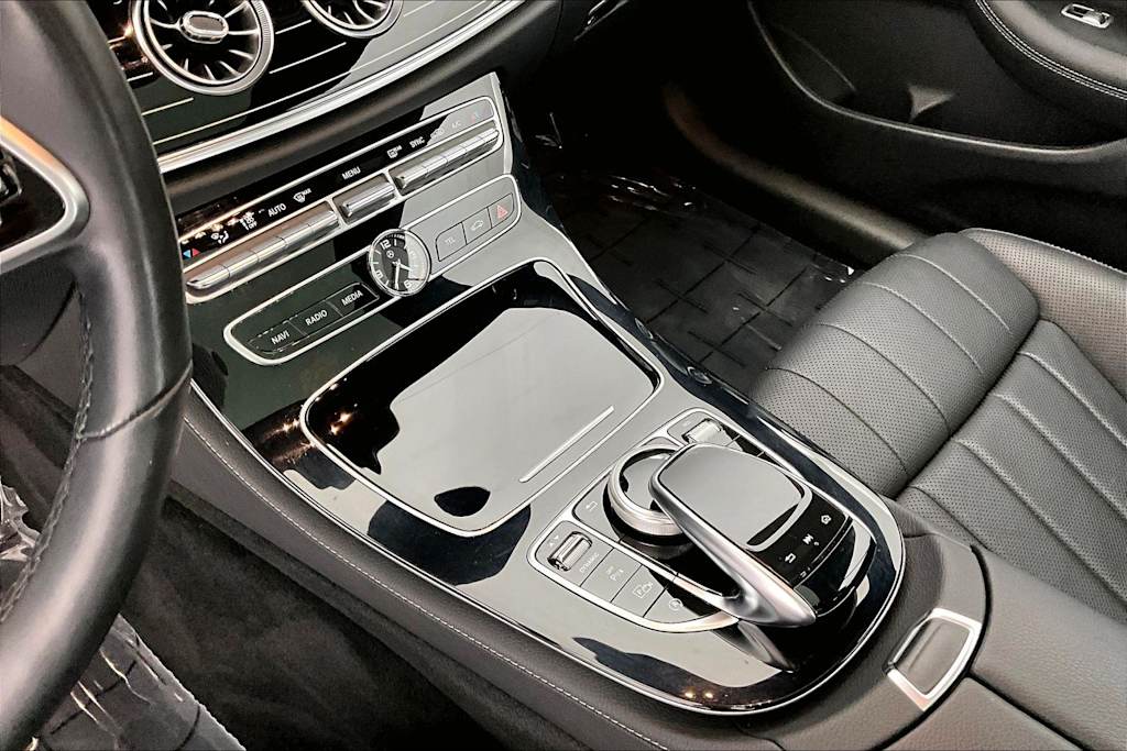 Thumbnail: 2020 Mercedes-Benz E-Class - 15
