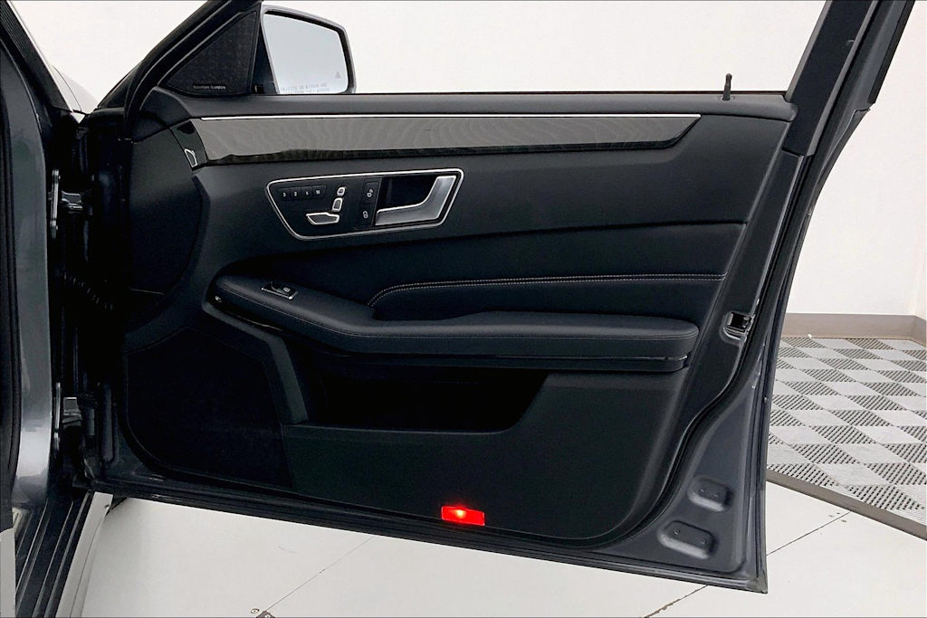 Thumbnail: 2016 Mercedes-Benz E-Class - 25