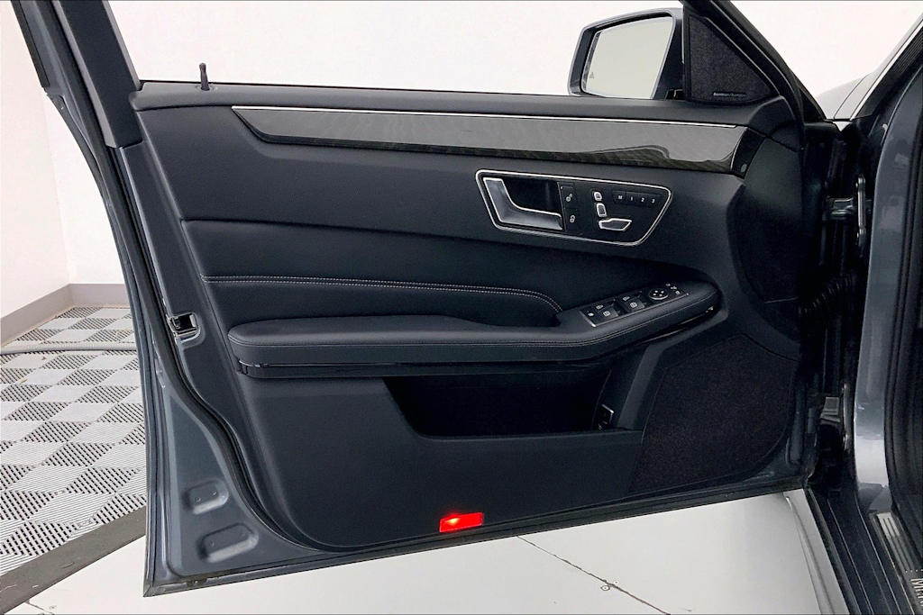 Thumbnail: 2016 Mercedes-Benz E-Class - 24