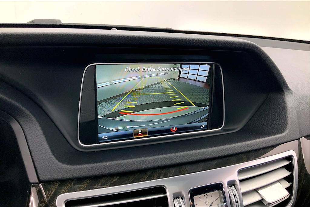 Thumbnail: 2016 Mercedes-Benz E-Class - 22