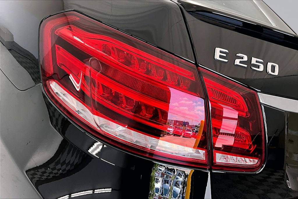 Thumbnail: 2014 Mercedes-Benz E-Class - 26