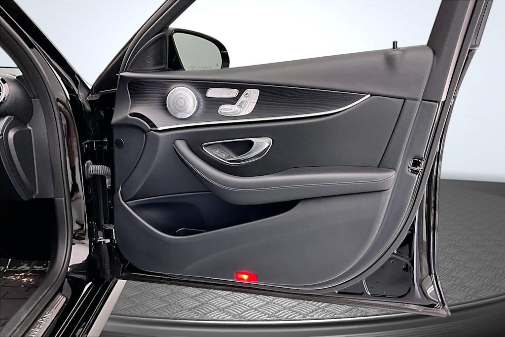 Thumbnail: 2020 Mercedes-Benz E-Class - 25