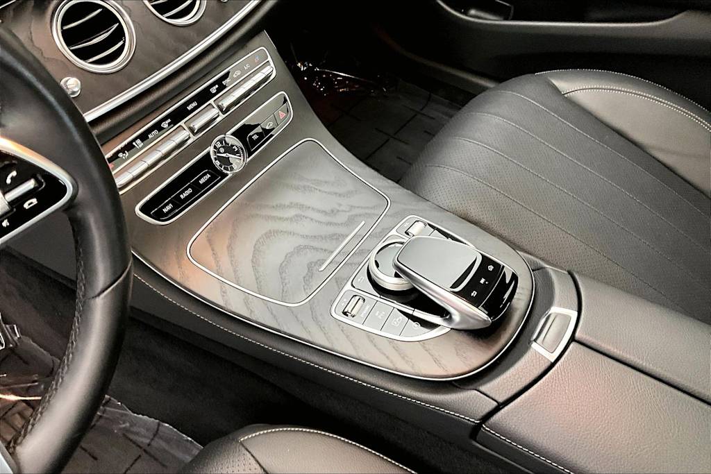 Thumbnail: 2020 Mercedes-Benz E-Class - 16
