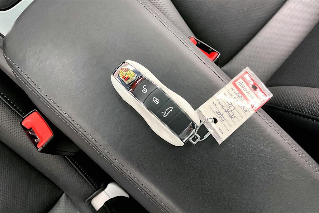 Thumbnail: 2017 Porsche 911 - 18