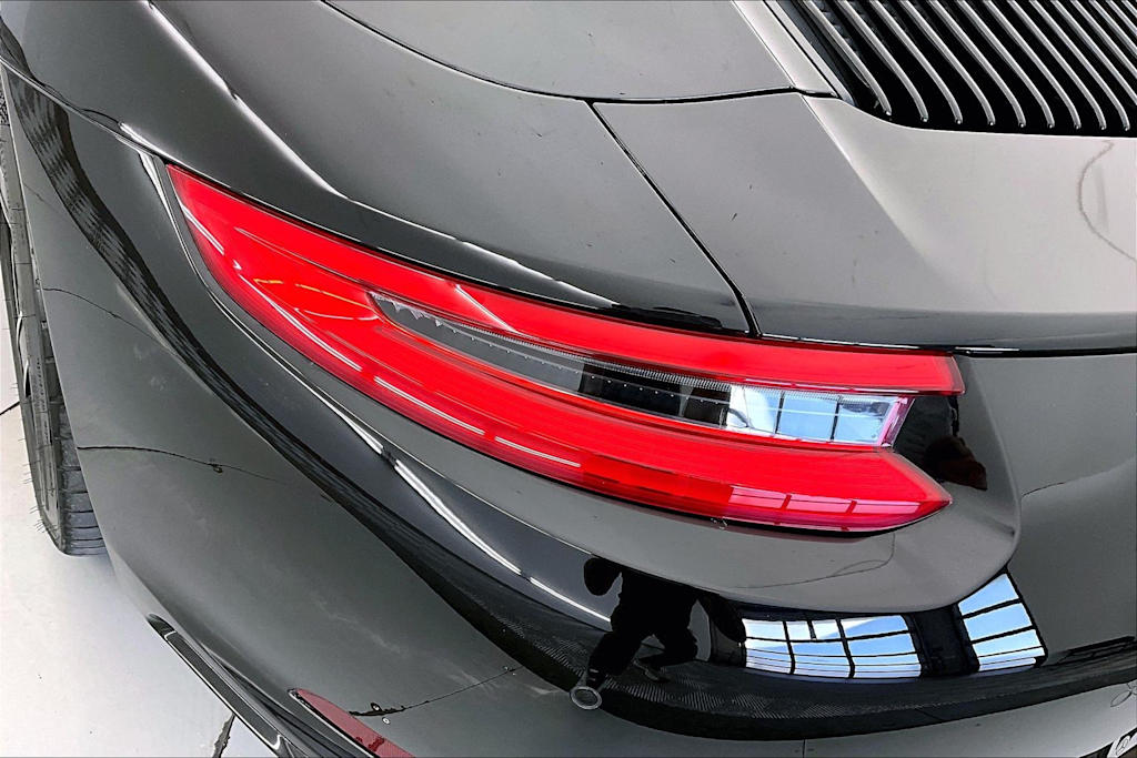 Thumbnail: 2019 Porsche 911 - 24