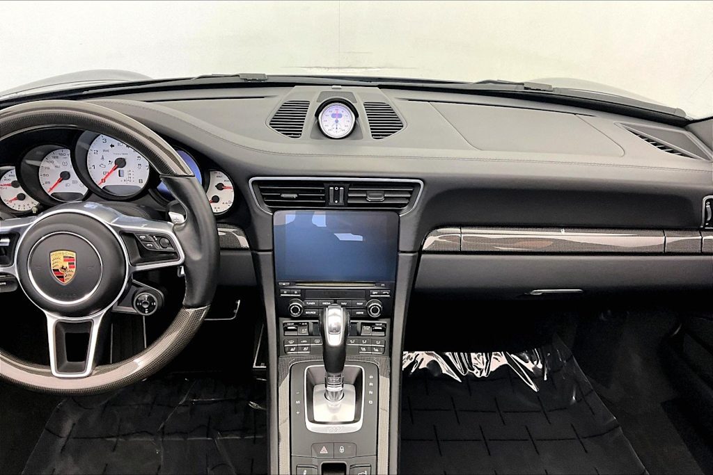 Thumbnail: 2019 Porsche 911 - 13