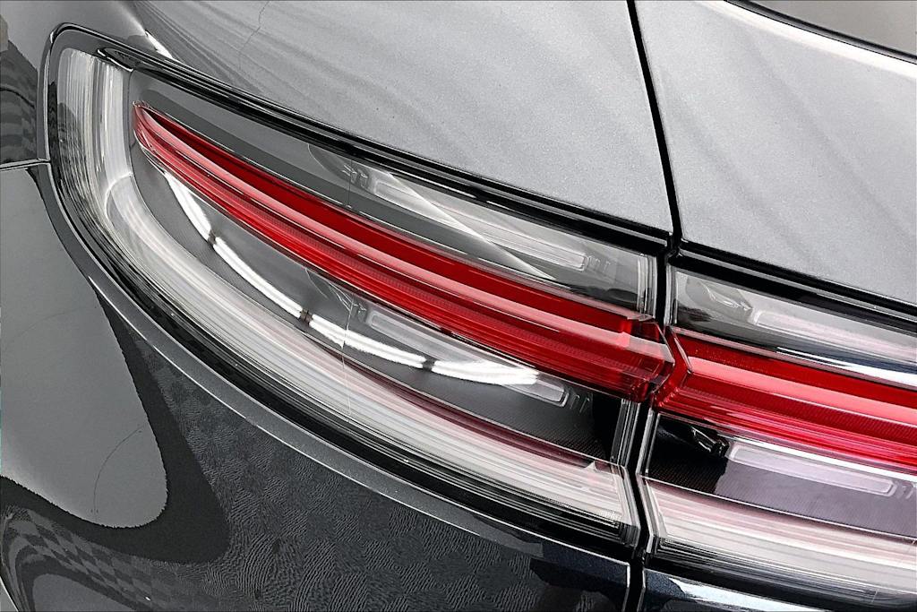 Thumbnail: 2020 Porsche Macan - 26