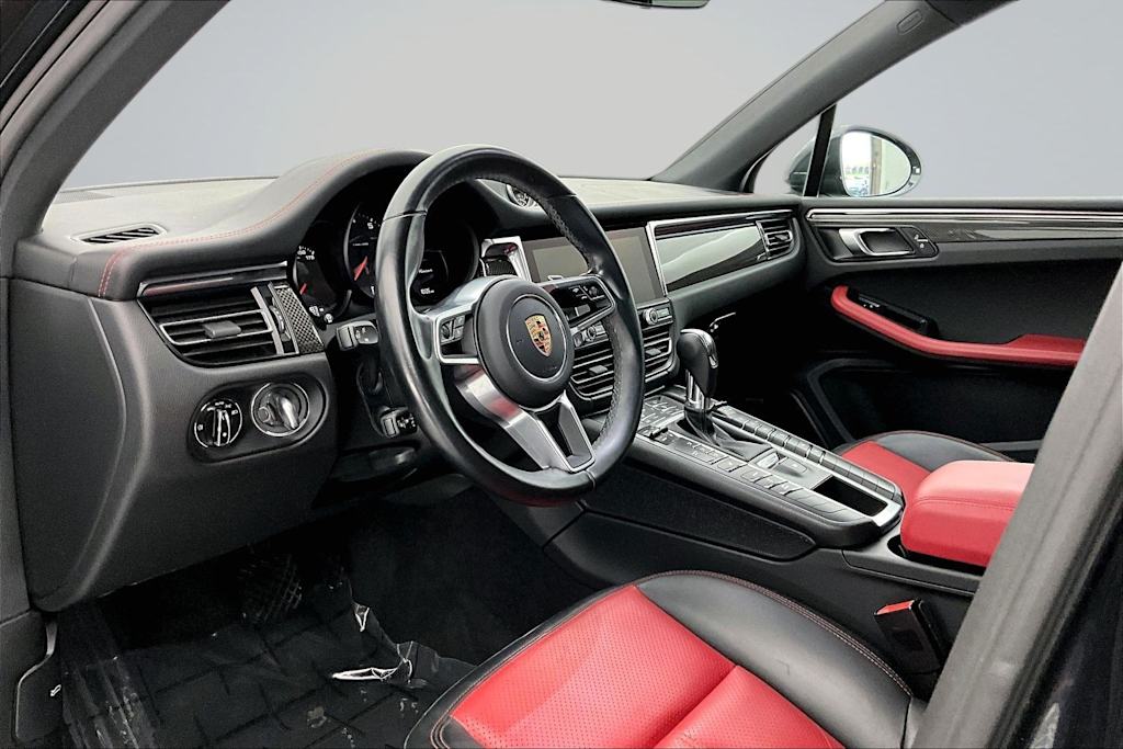 Thumbnail: 2020 Porsche Macan - 2