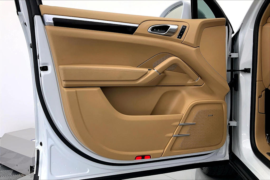 Thumbnail: 2015 Porsche Cayenne - 24