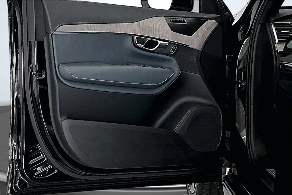 Thumbnail: 2023 Volvo XC90 - 24