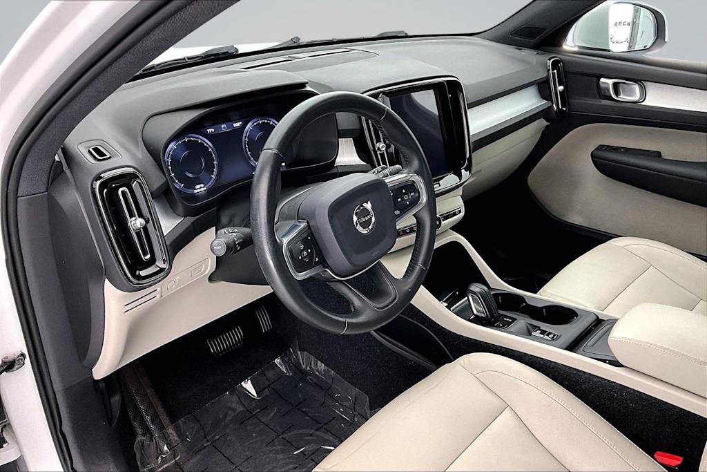 Thumbnail: 2020 Volvo XC40 - 2