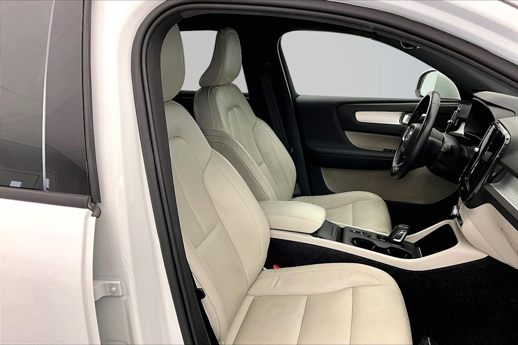 Thumbnail: 2020 Volvo XC40 - 12